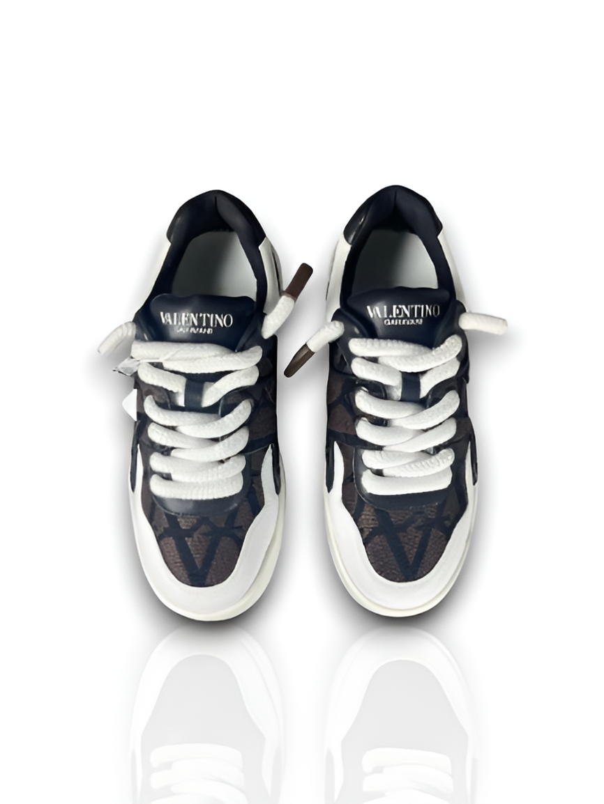 VALENTINO GARAVANI "One Stud"